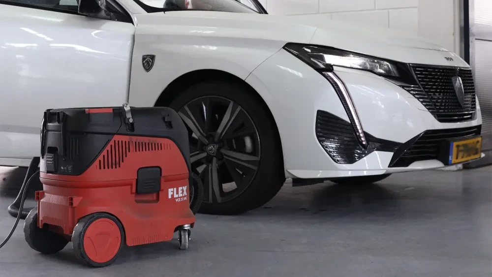 auto-stofzuigen-AutoHaarhuis-Zaterdaghulp